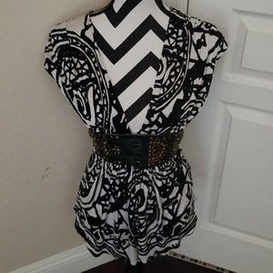 Sky Black & White Graphic Top NWOT